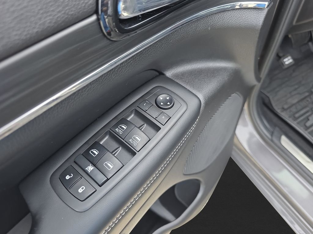Used 2021 Granite Crystal Metallic Clearcoat Jeep Limited image 18