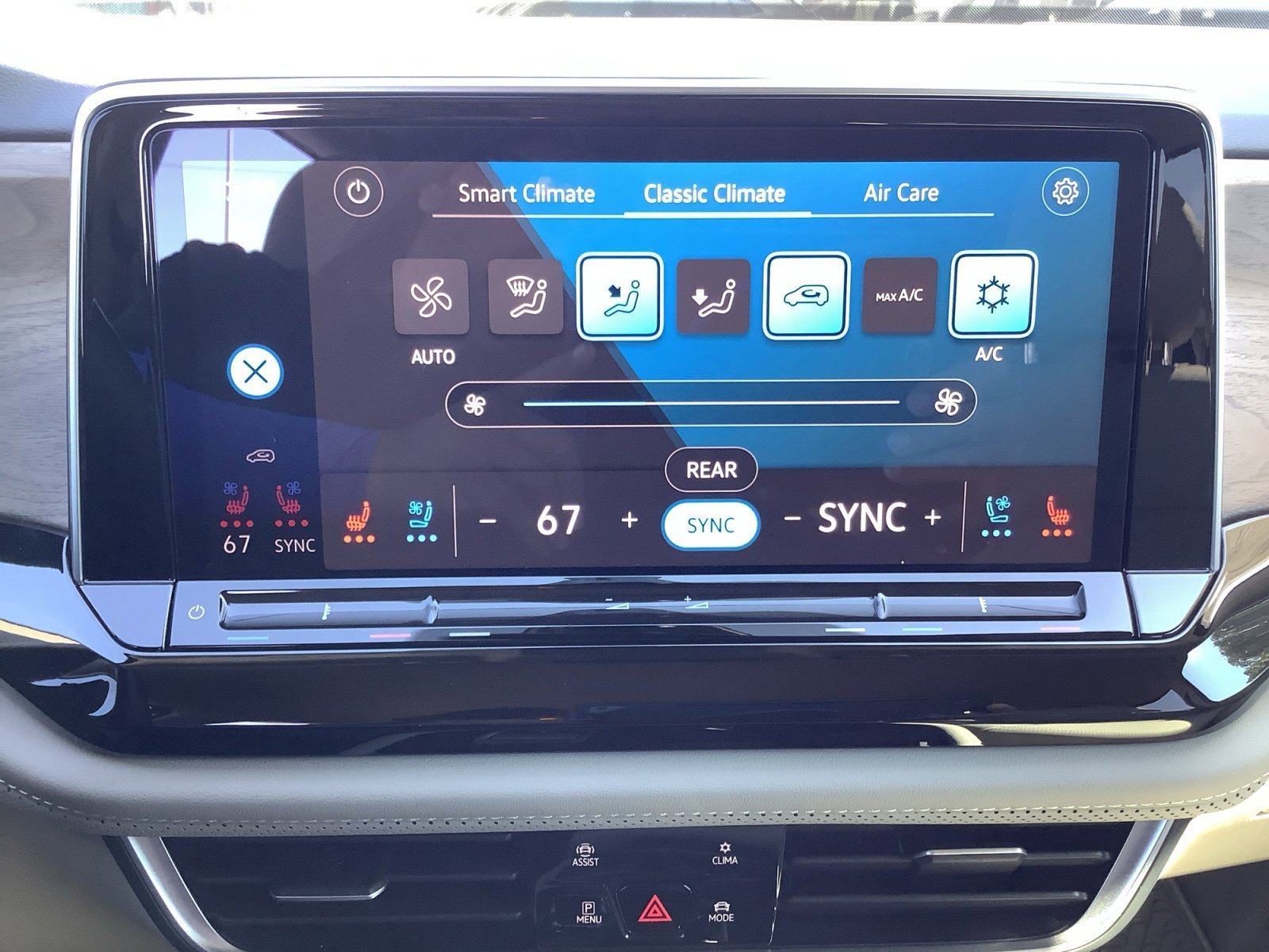 2025 Volkswagen Atlas SE w/Tech - Photo 24