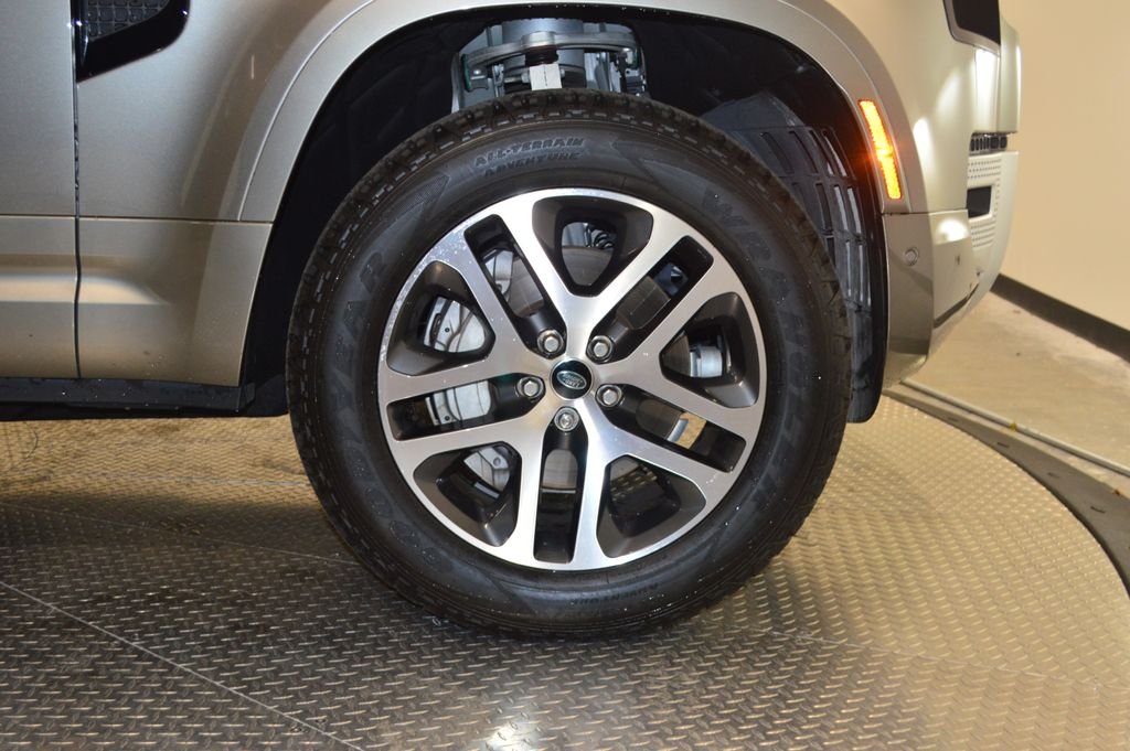 Used 2022 Gray Land Rover XS Edition image 16