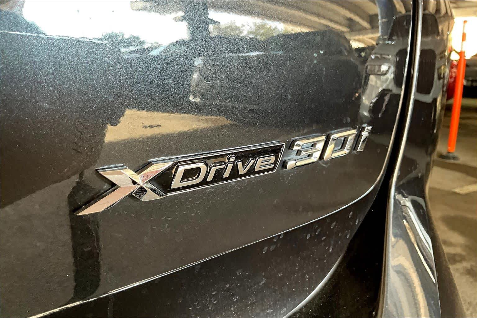 Used 2024 Dark Graphite Metallic BMW xDrive30i image 9