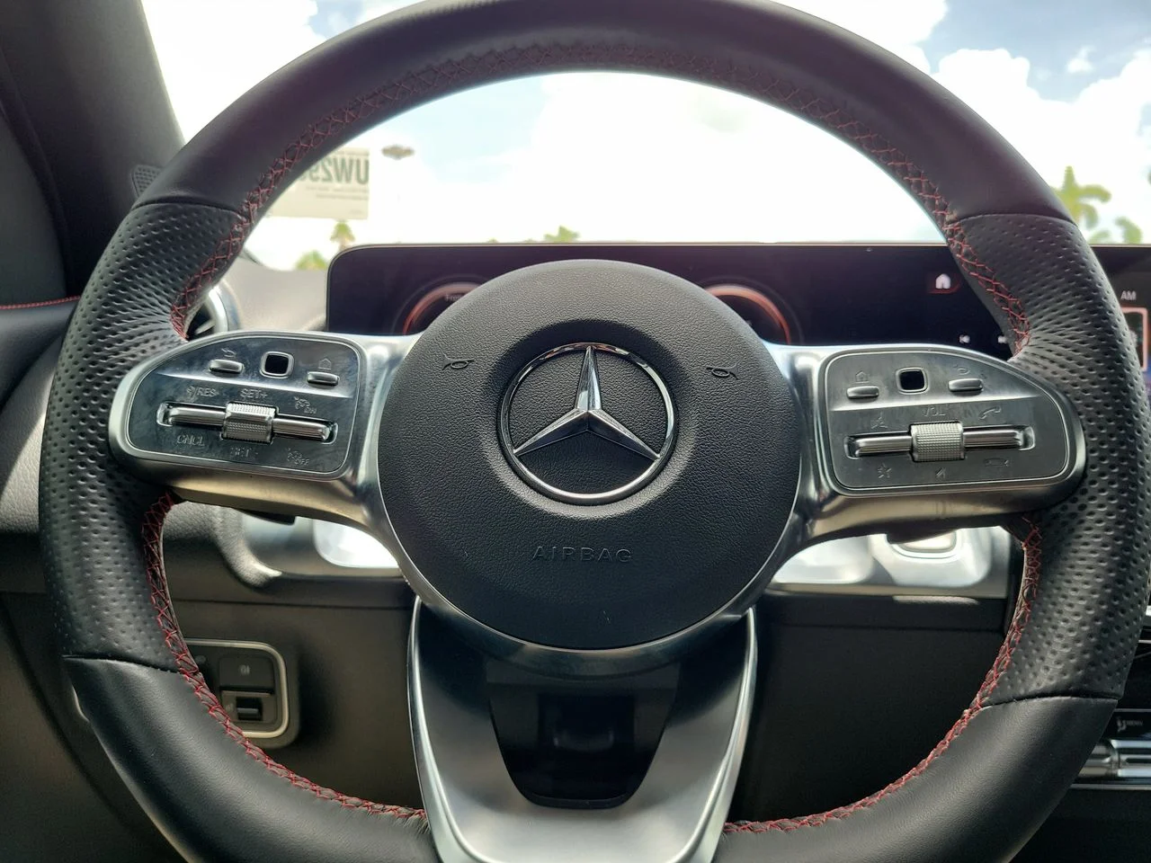 Certified Used 2023  Mercedes-Benz GLB 250 image 31