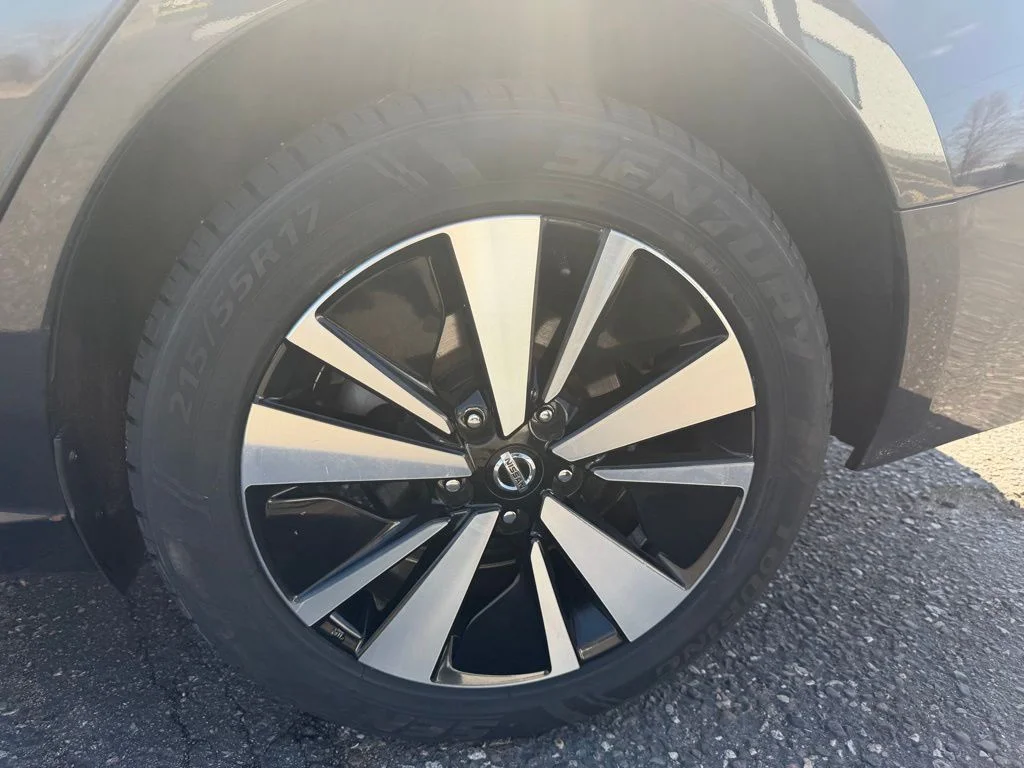 Used 2020 Blue Nissan 2.5 SL image 22