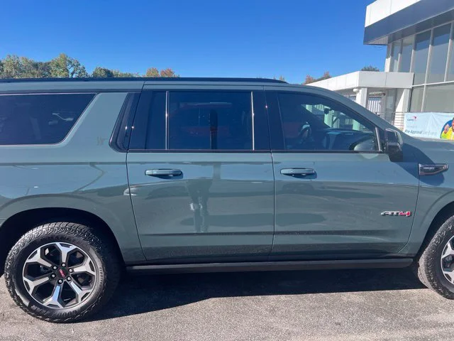 Used 2026 Midnight Pine GMC AT4 Ultimate image 3