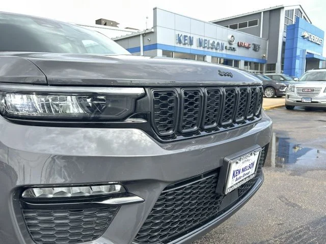 Used 2024 Gray Jeep Limited image 3