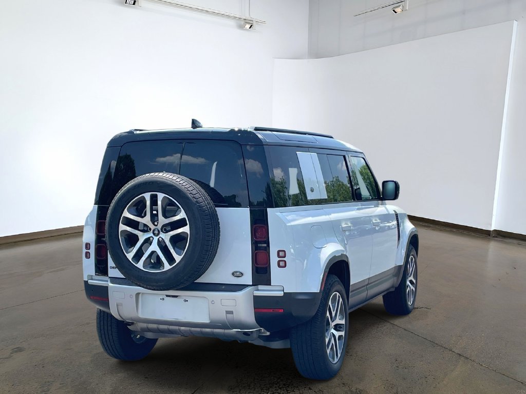 Used 2023 Fuji White Land Rover S image 4