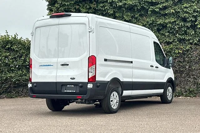 2025 Ford E-Transit Cargo Van Base - Photo 28