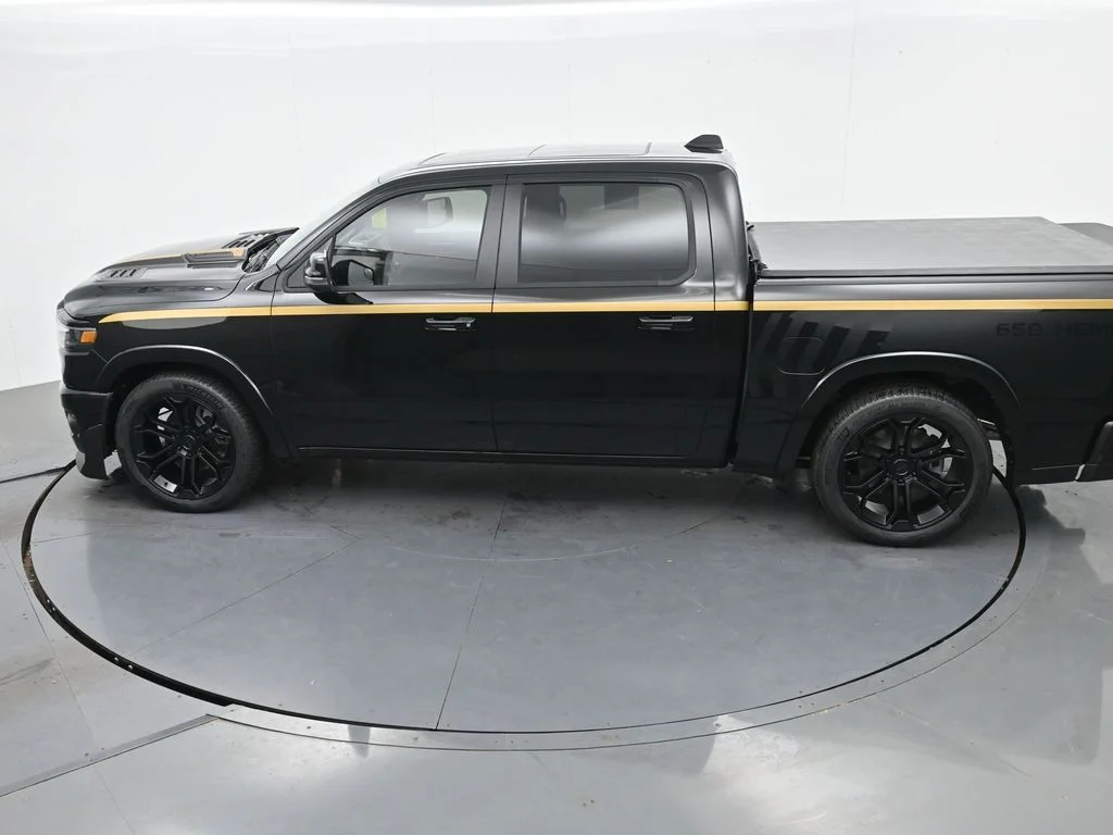 New 2026 Diamond Black Crystal Pearl-Coat Exterior Paint RAM Big Horn image 30