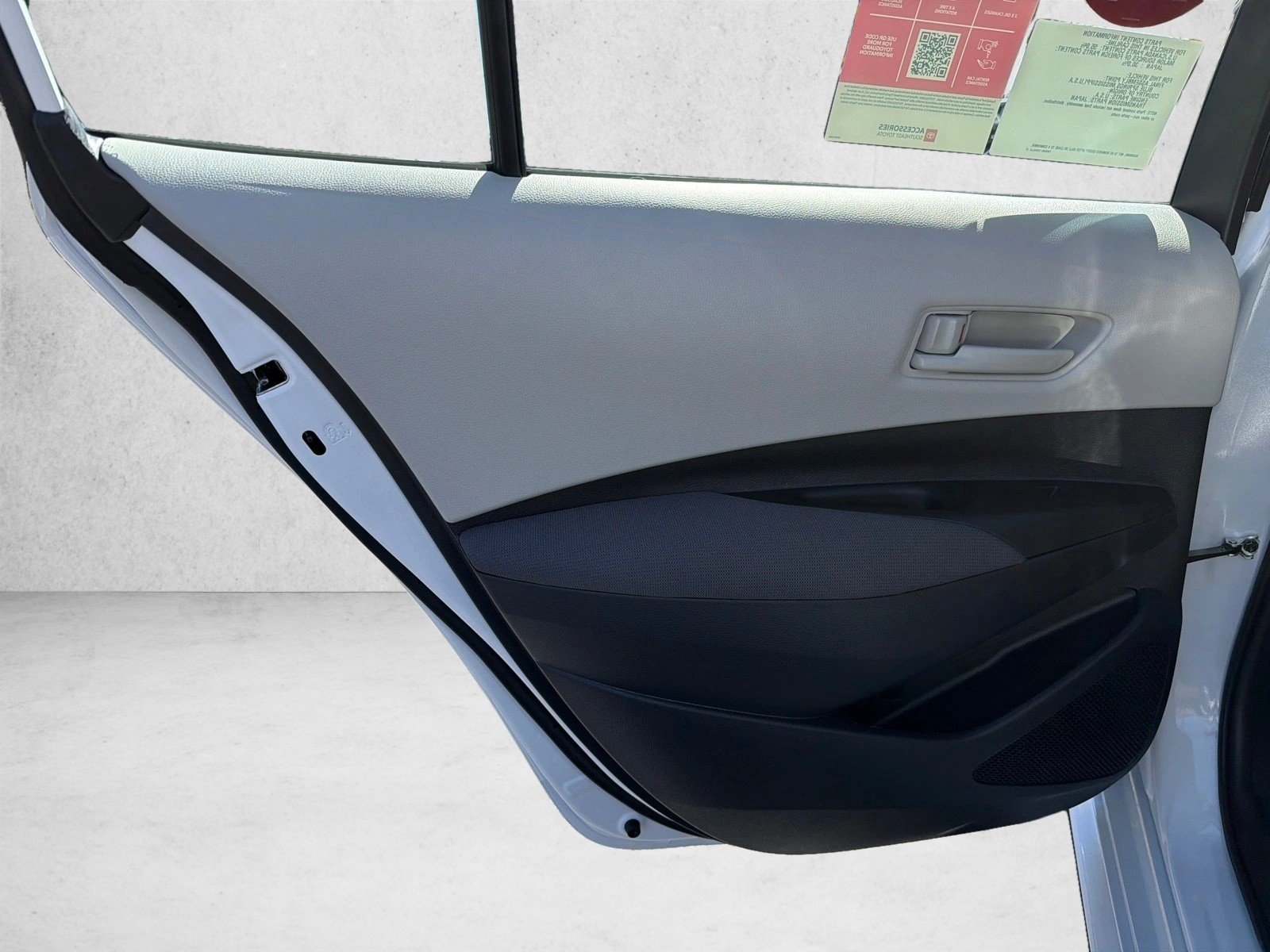 New 2027 Wind Chill Pearl Toyota LE image 21