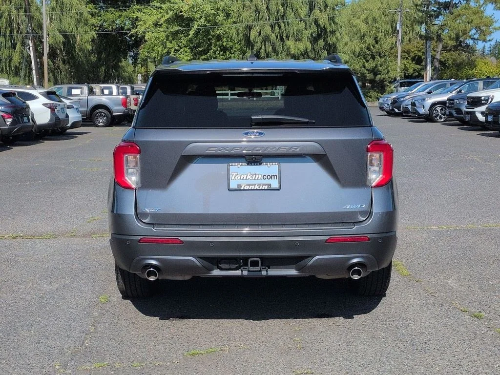 Used 2023 Gray Metallic Ford XLT image 4