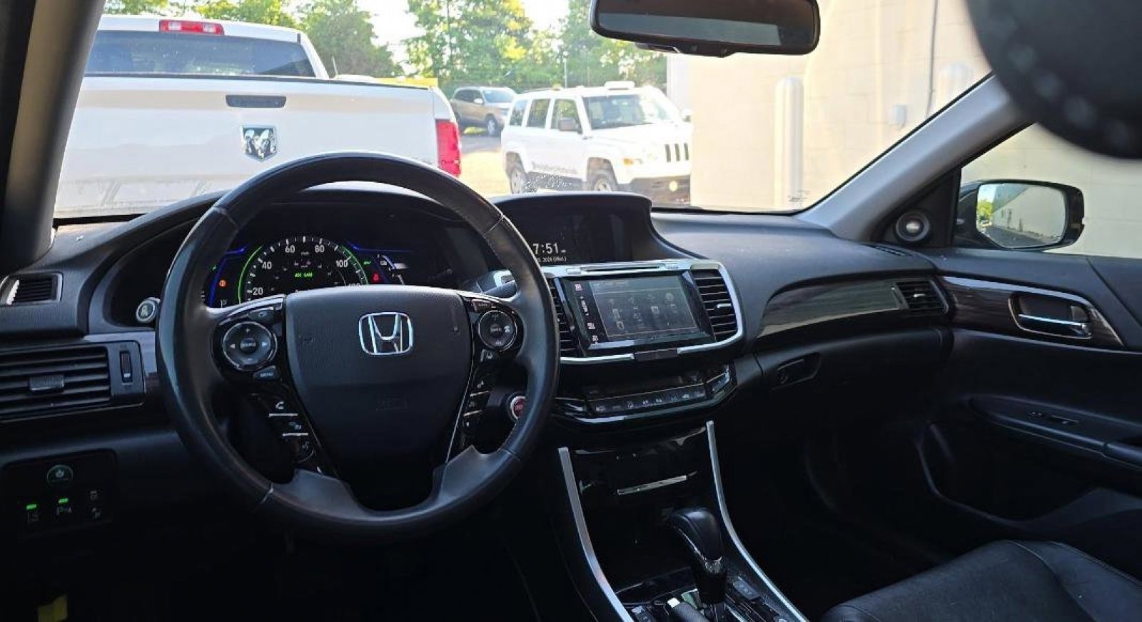Used 2017 Crystal Black Pearl Honda Touring image 14
