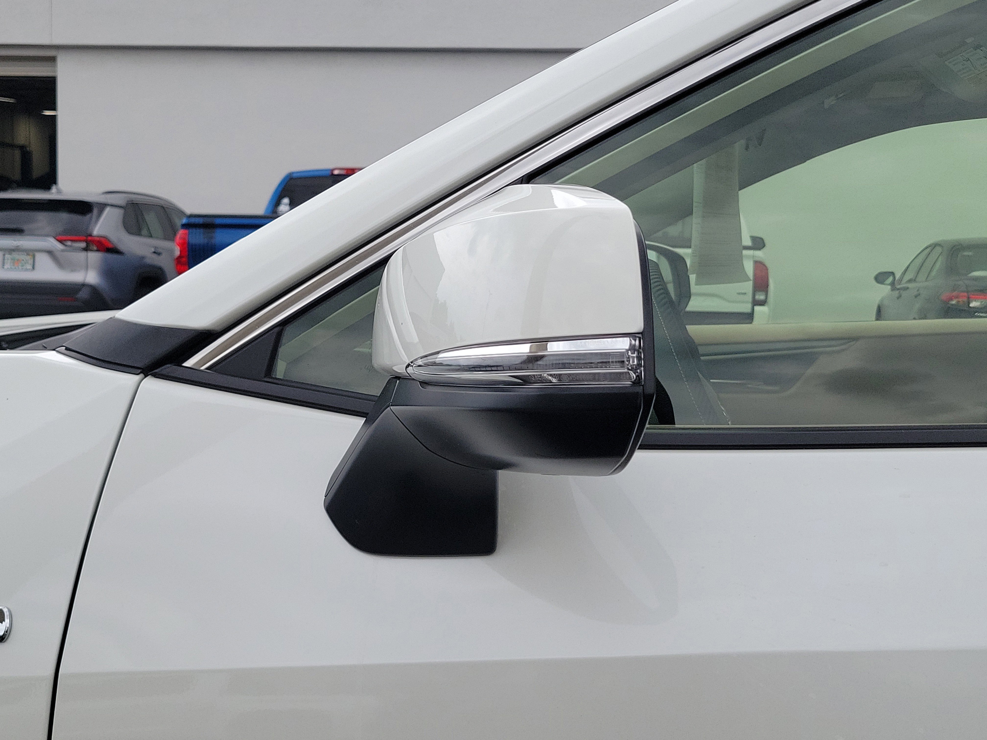 Used 2021 Blizzard Pearl Toyota Hybrid XLE Premium image 9