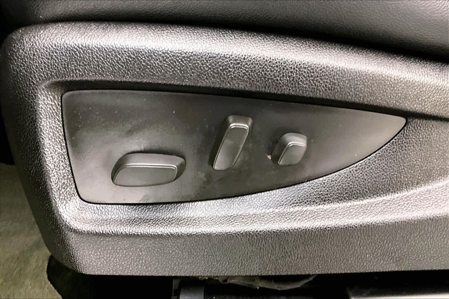Used 2014 Onyx Black GMC SLE image 28