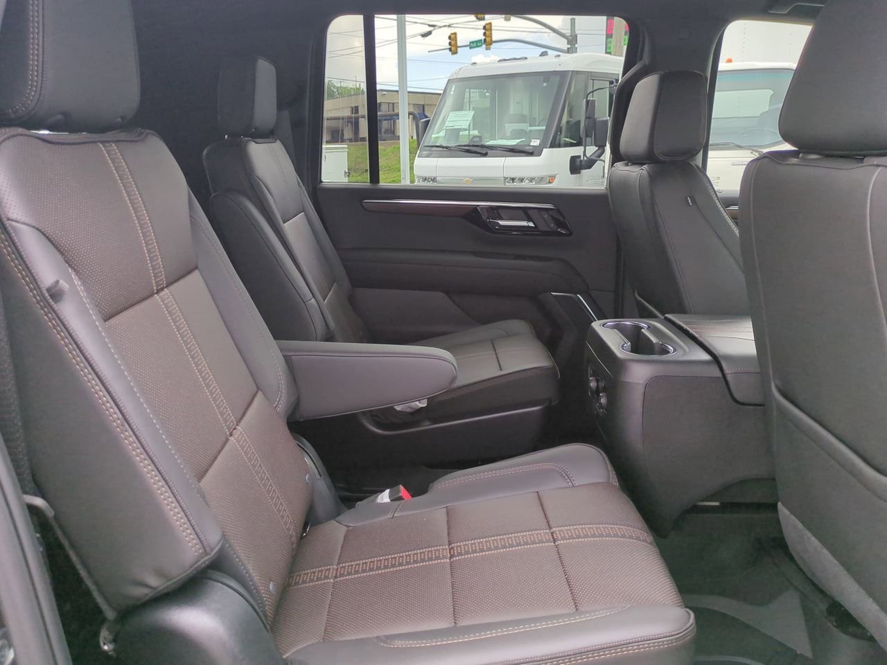 2025 Chevrolet Suburban High Country - Photo 28