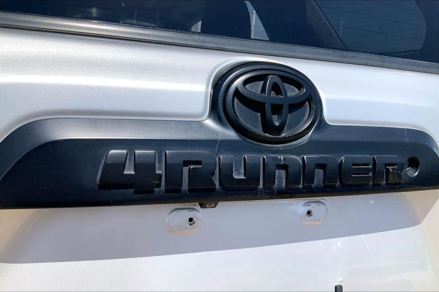 Used 2018 Classic Silver Metallic Toyota TRD Off Road Premium image 33