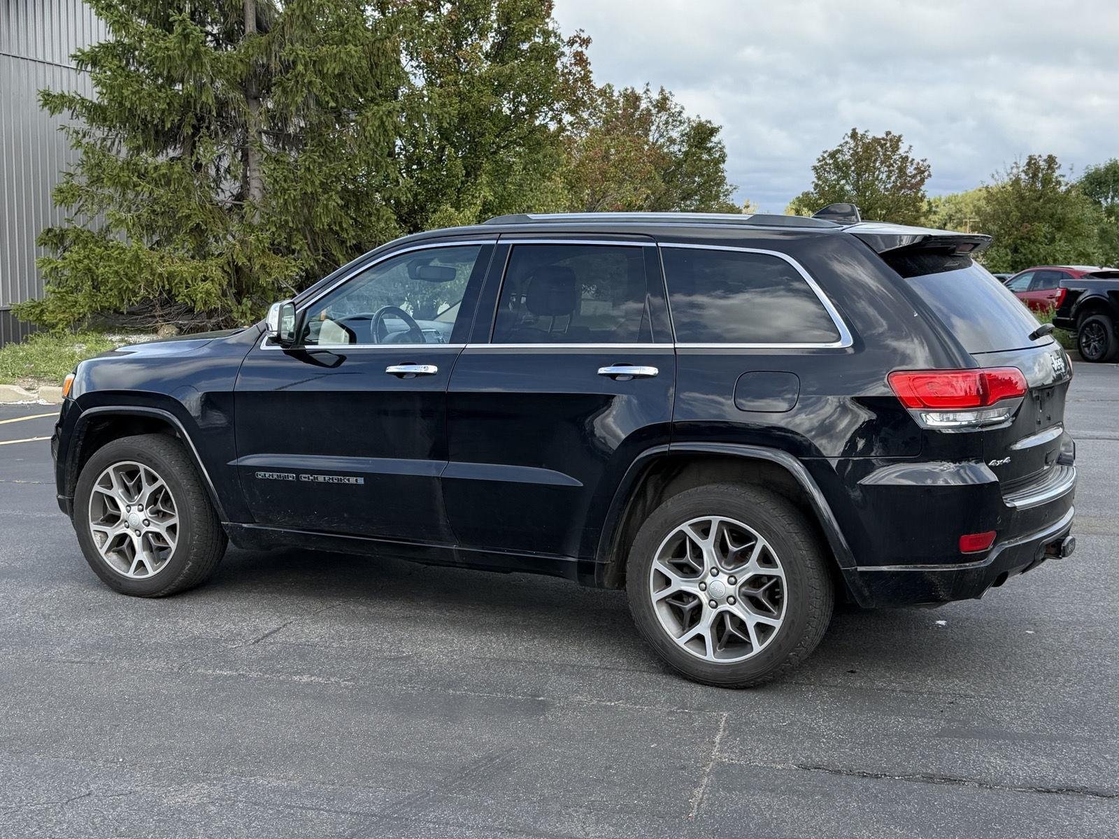 Used 2020 Diamond Black Crystal Pearlcoat Jeep Overland image 6