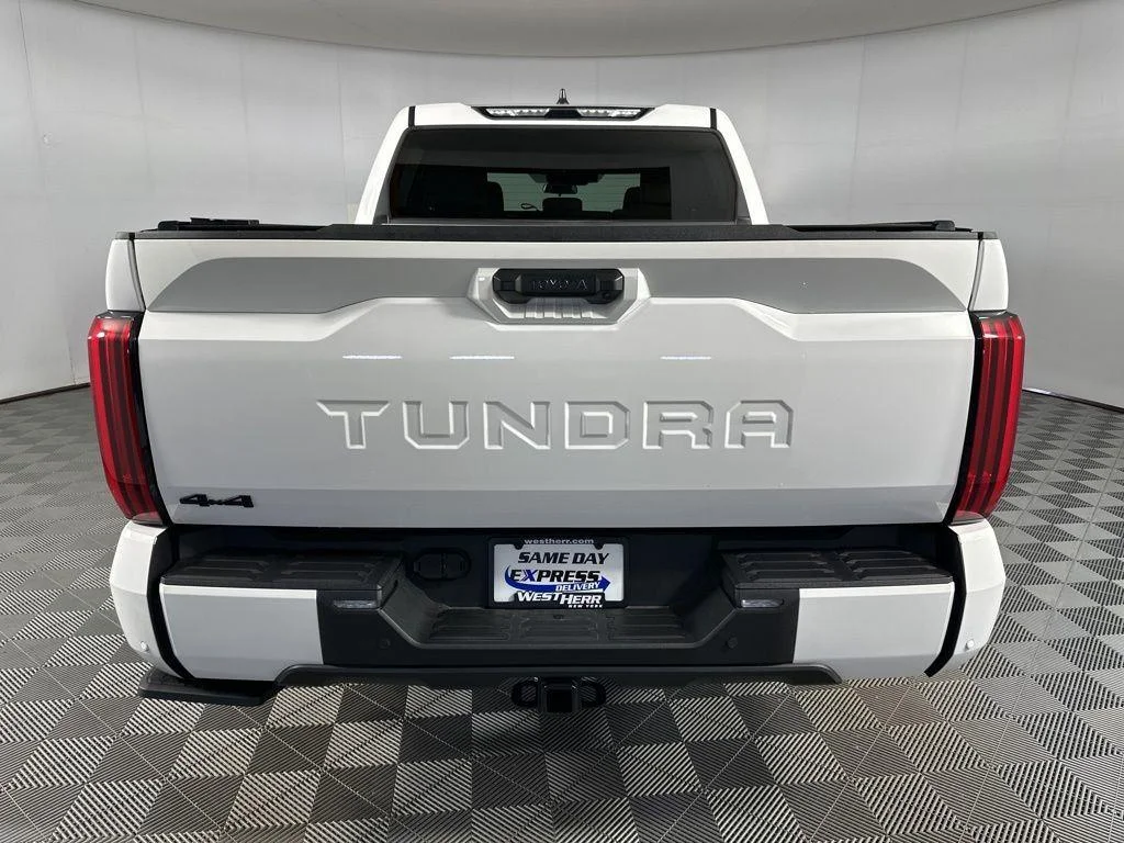 Used 2025 Ice Toyota SR5 image 8
