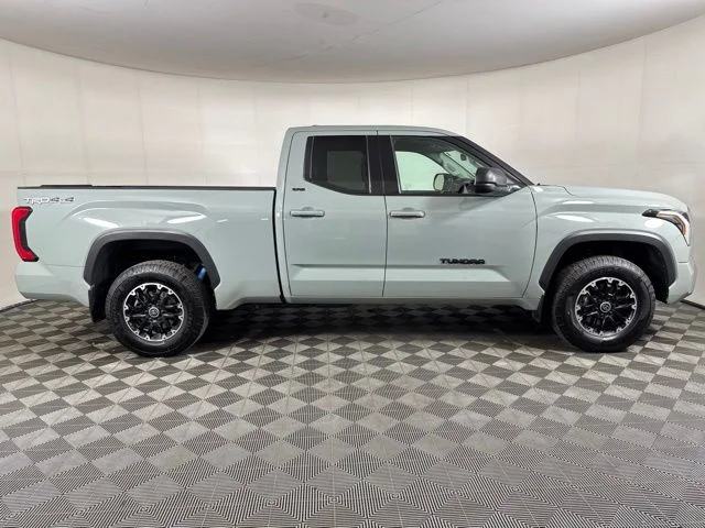 Used 2022  Toyota SR5 image 2
