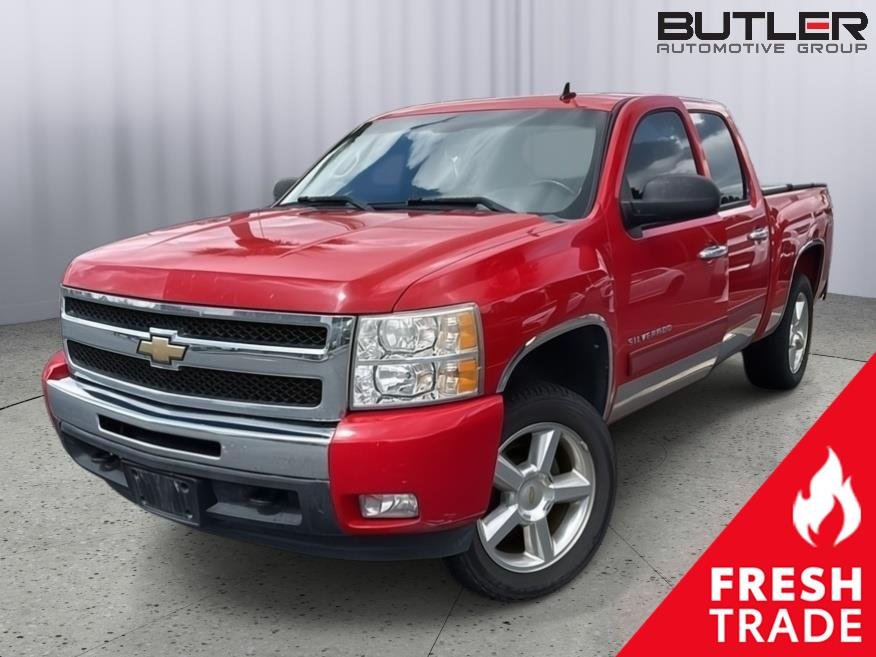 Used 2010 Red (Victory Red) Chevrolet LT Crew Cab 4WD image 1