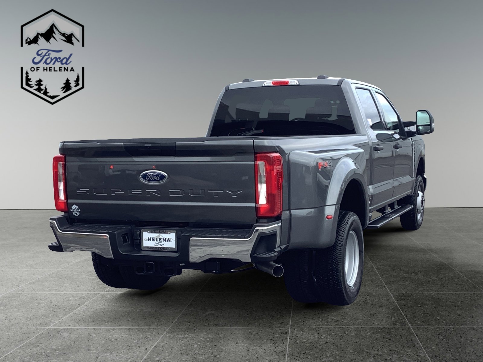 New 2026 Carbonized Gray Metallic Ford XLT image 5