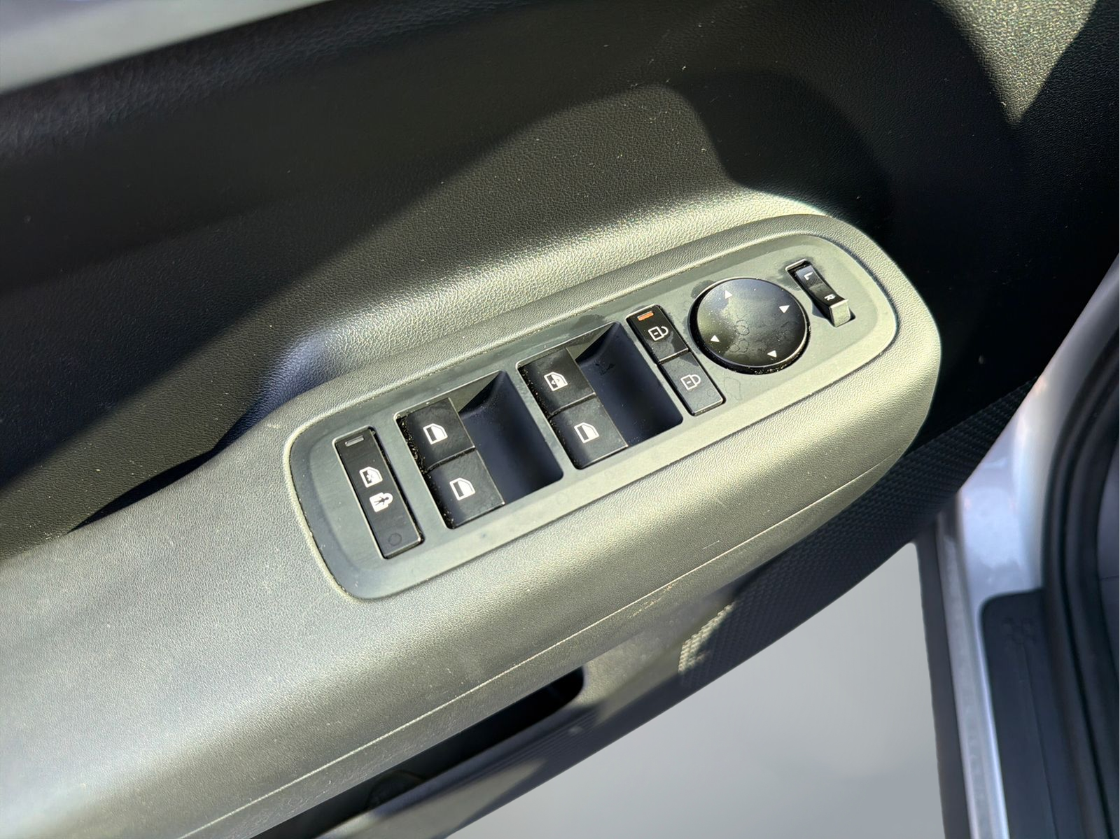 Used 2024 Silver Hyundai SE image 27