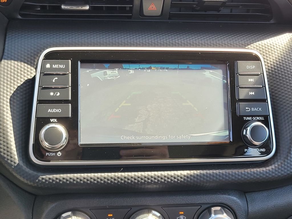 Used 2022 White Nissan S image 19