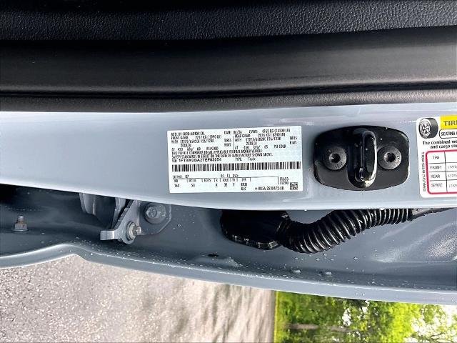 New 2026 Glacier Gray Metallic Tri-Coat Ford Lariat image 29