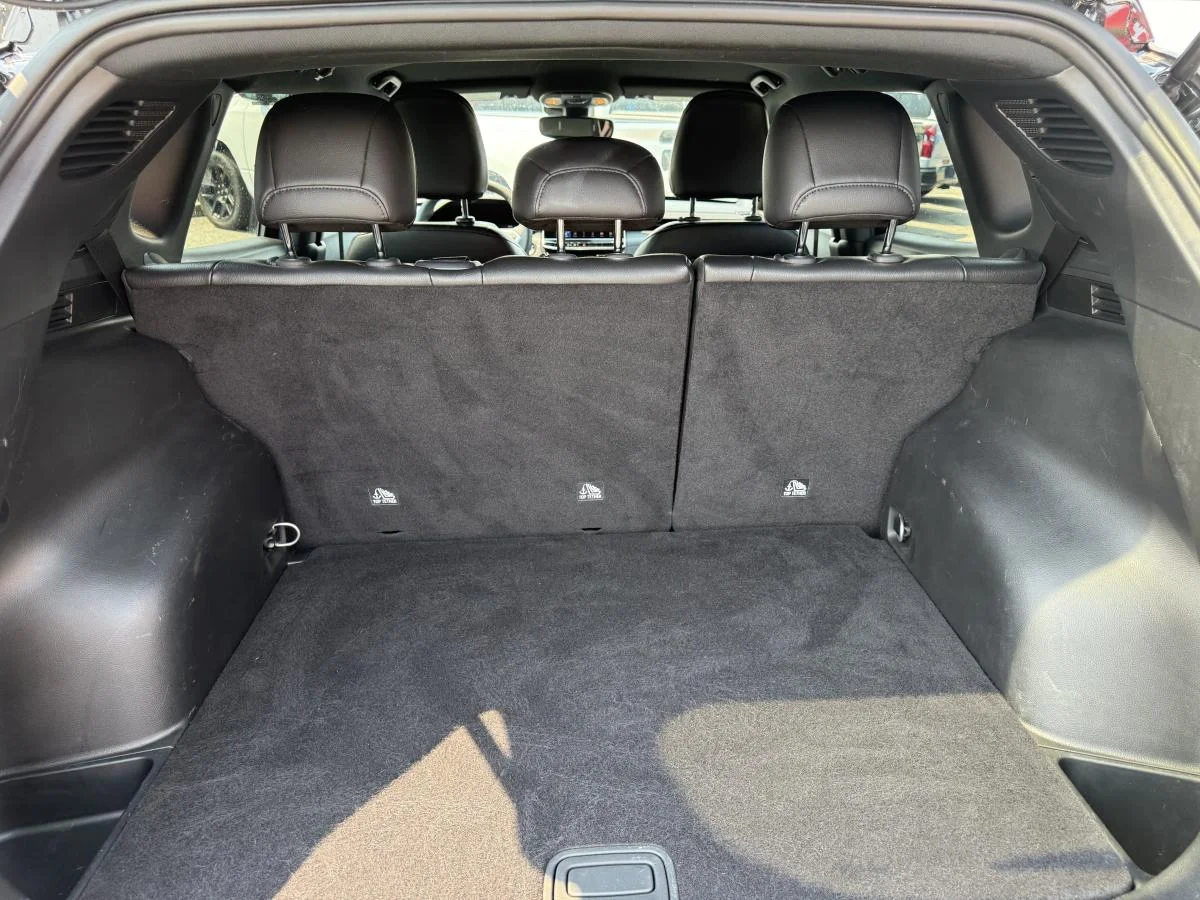 Used 2025 Black Jeep High Altitude image 7