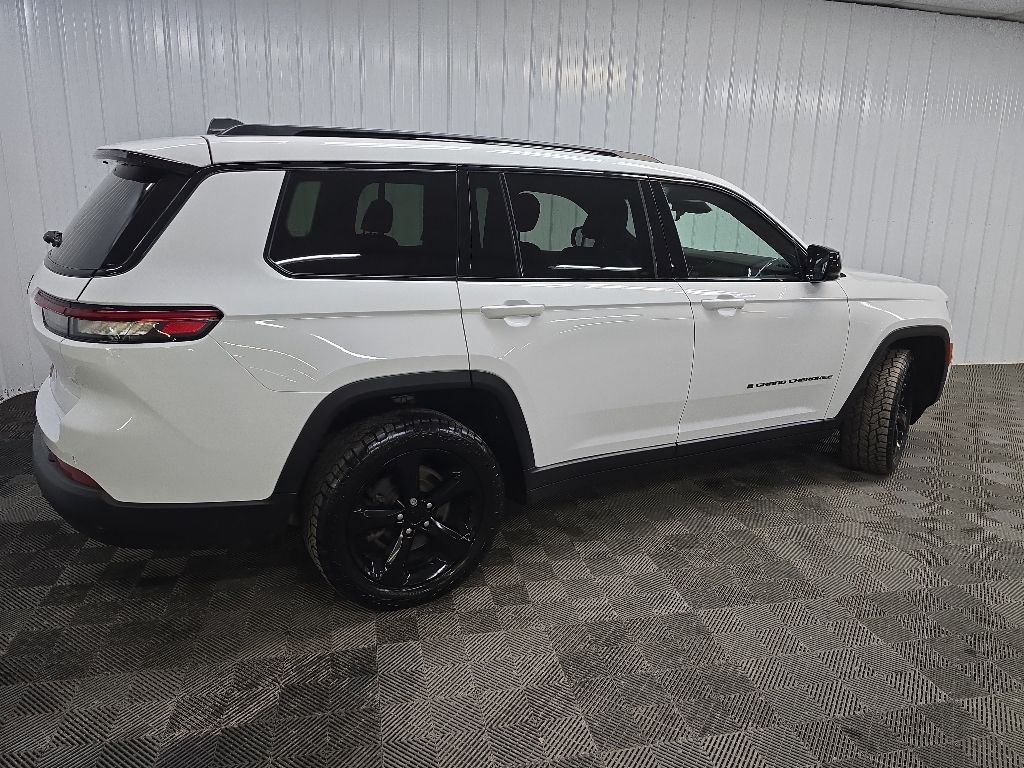 Used 2023 Bright White Clearcoat Jeep Altitude image 3