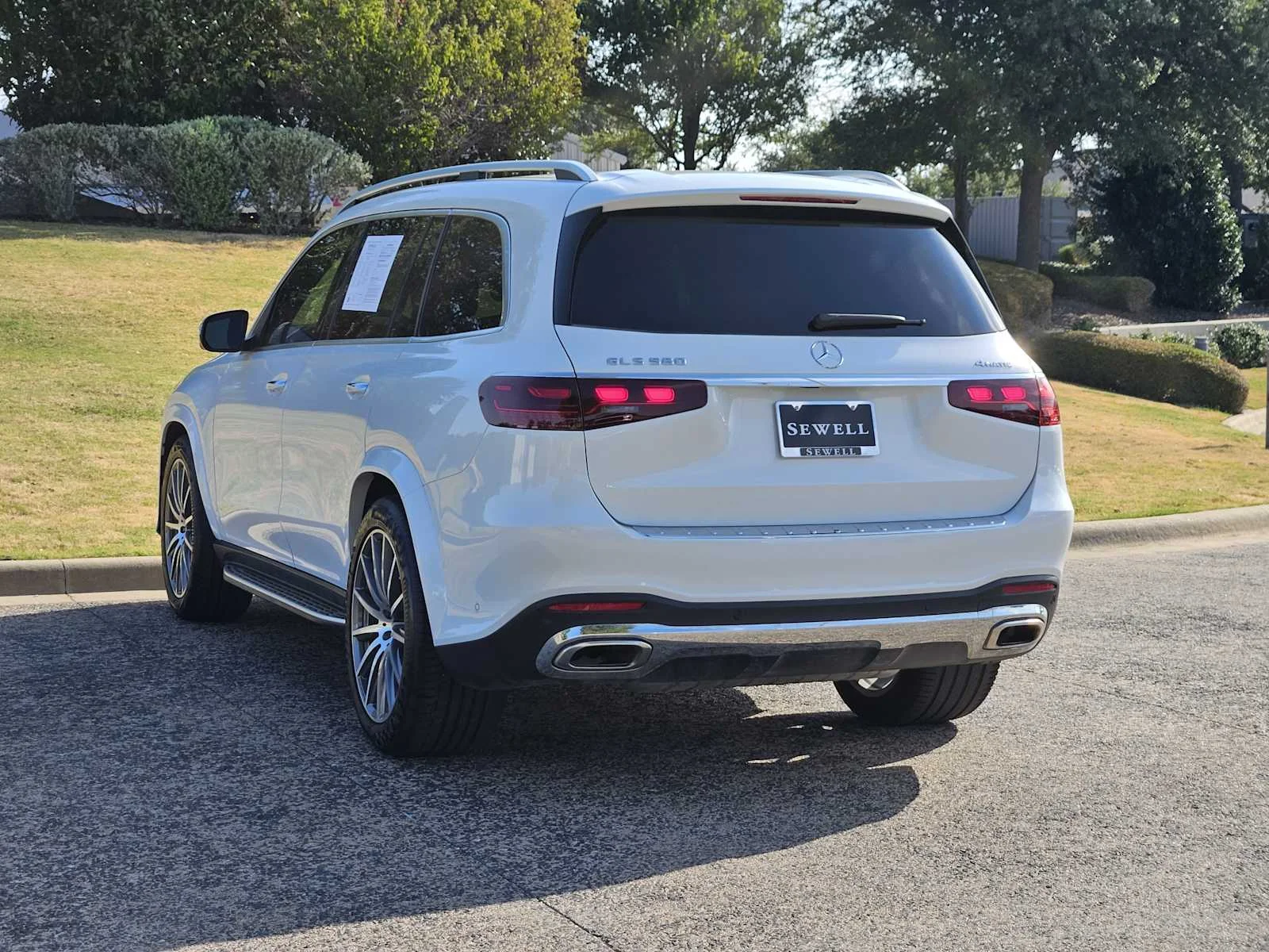Used 2026 MANUFAKTUR Moonlight White Metallic Mercedes-Benz GLS 580 image 3