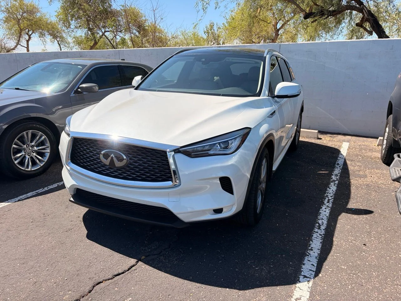 Certified Used 2025 Radiant White INFINITI Luxe image 1