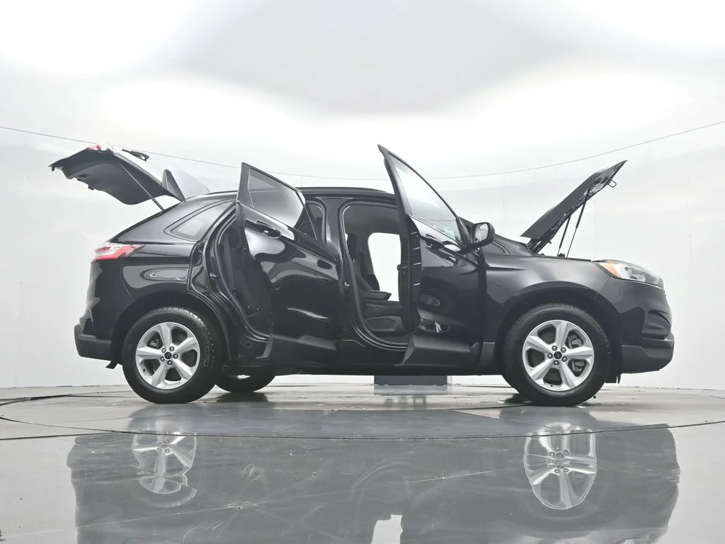 Used 2023 Black Metallic Ford SE image 51