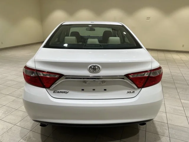 2017 Toyota Camry XLE - Photo 4