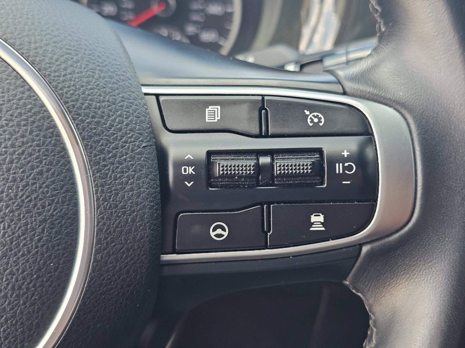 Used 2023 Wolf Gray Kia GT-Line image 21
