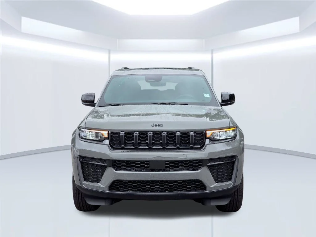 New 2027 Gray Jeep Laredo Altitude image 17