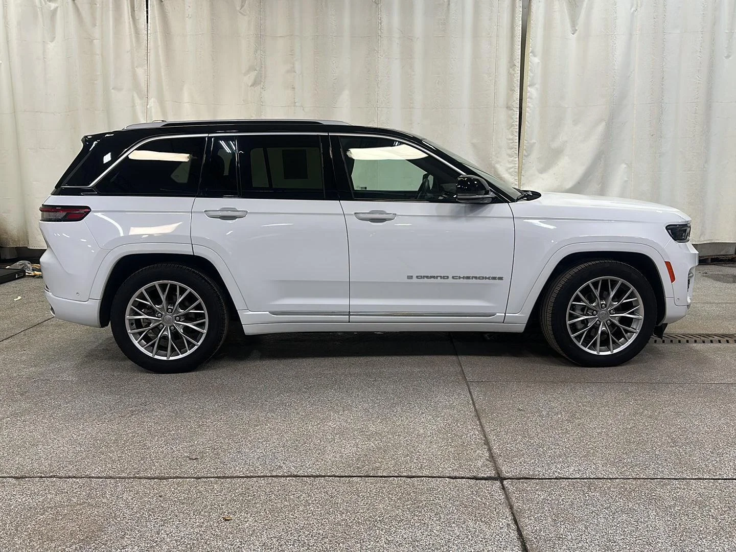 Used 2023 Bright White Clearcoat Jeep Summit image 6