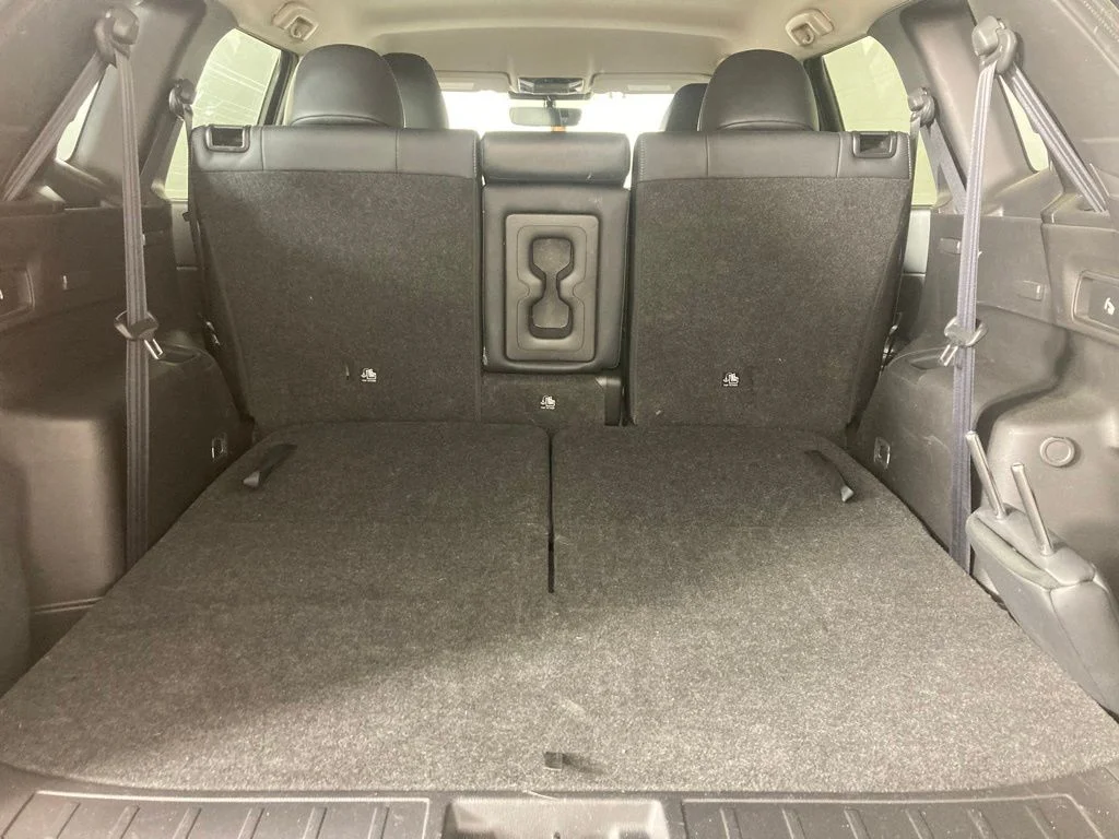 Used 2025  Mitsubishi SE image 21