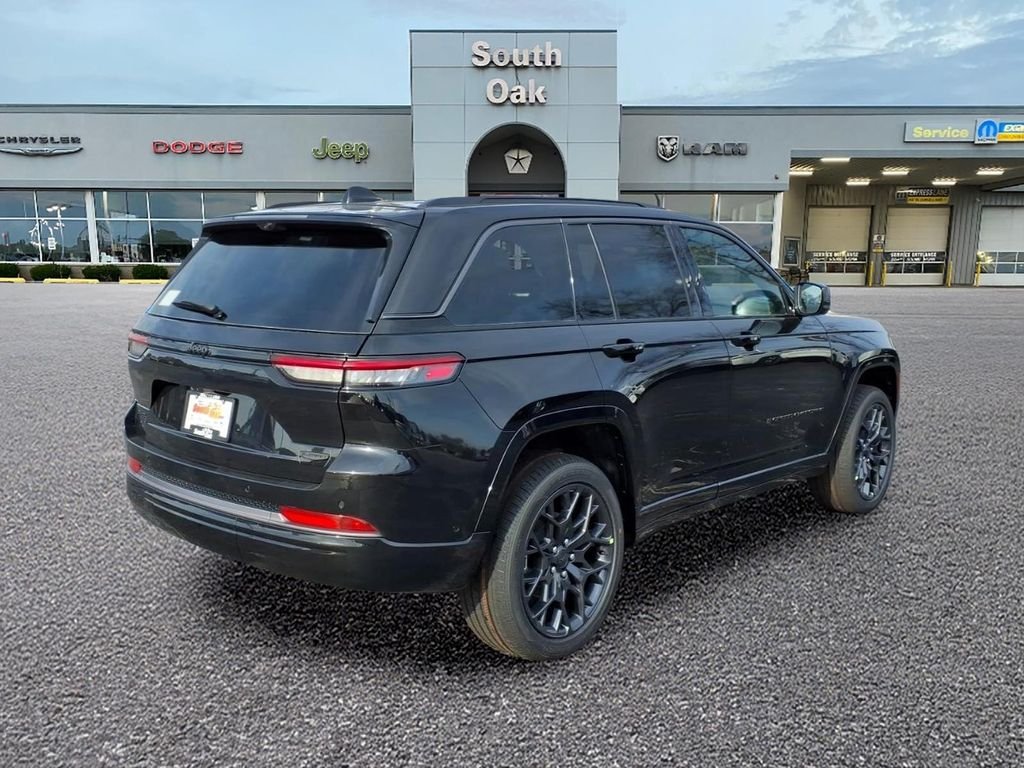 New 2026 Diamond Black Crystal Pearl-Coat Exterior Paint Jeep Summit image 3