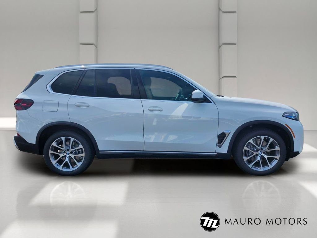 New 2026 White BMW xDrive40i image 6