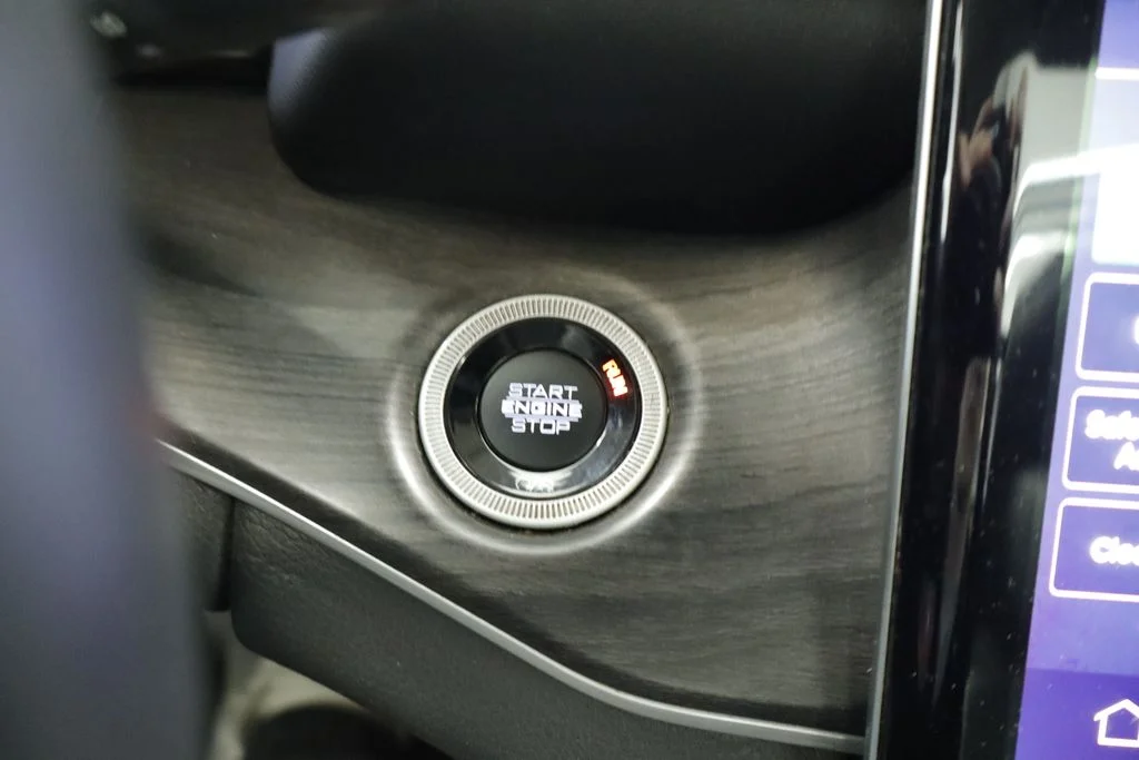 Used 2022 White Jeep Limited image 33