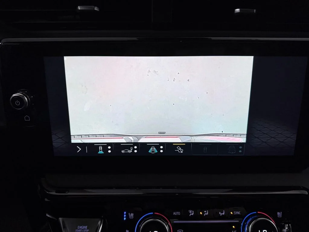 Used 2023 White GMC AT4 image 20