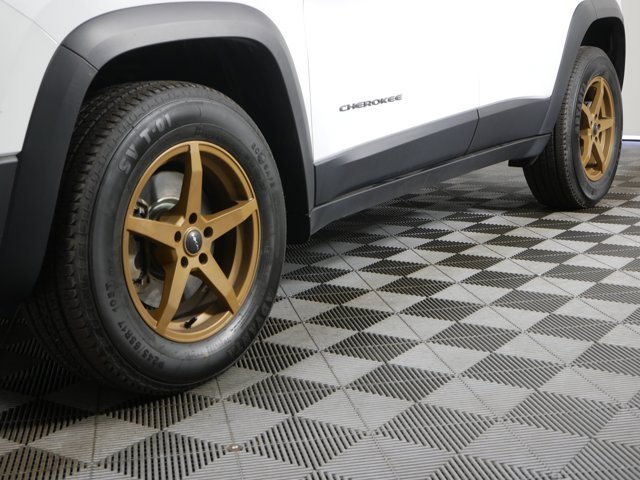 Used 2022 Bright White Clearcoat Jeep Trailhawk w/ Technology Pkg & Comfort Pkg image 2