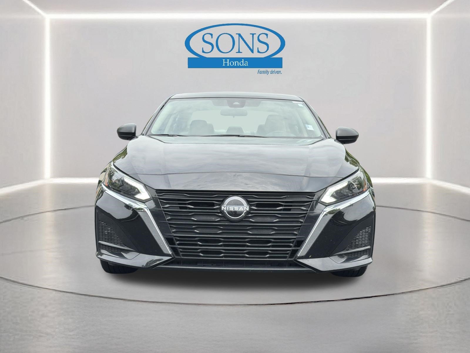 Used 2025 Super Black Nissan SV image 26