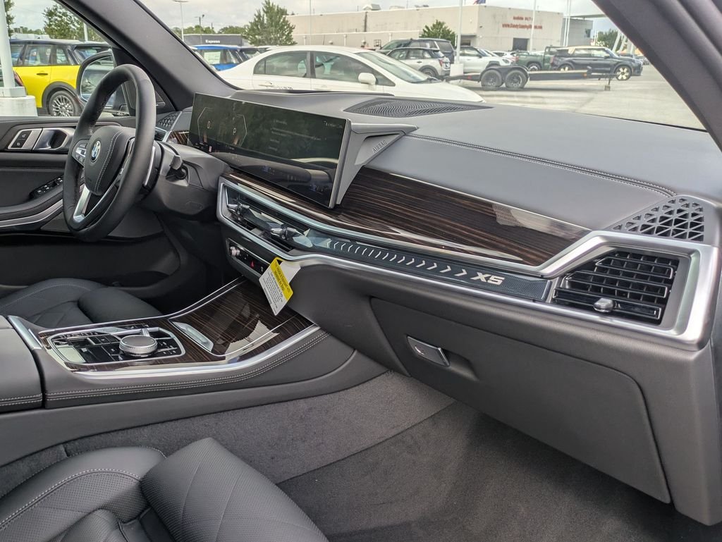 New 2026 Dravit Grey Metallic BMW xDrive40i image 27