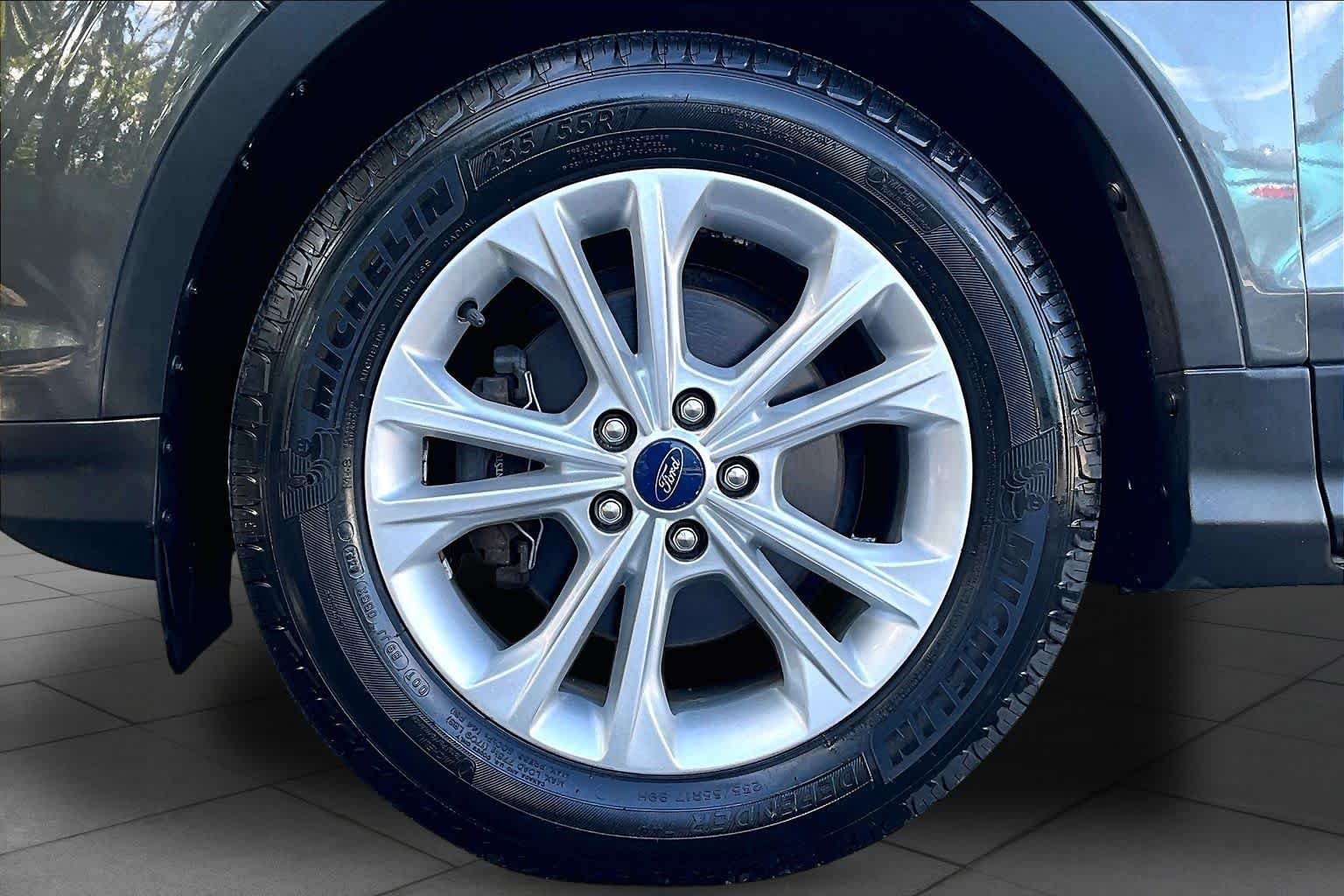 Used 2019 Magnetic Metallic Ford SE image 11