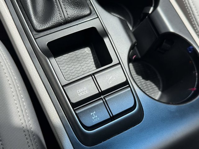 Used 2017 Molten Silver Hyundai SE image 28