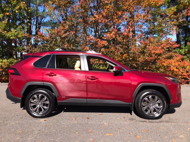 Used 2024 Pearl Toyota XLE Premium image 4
