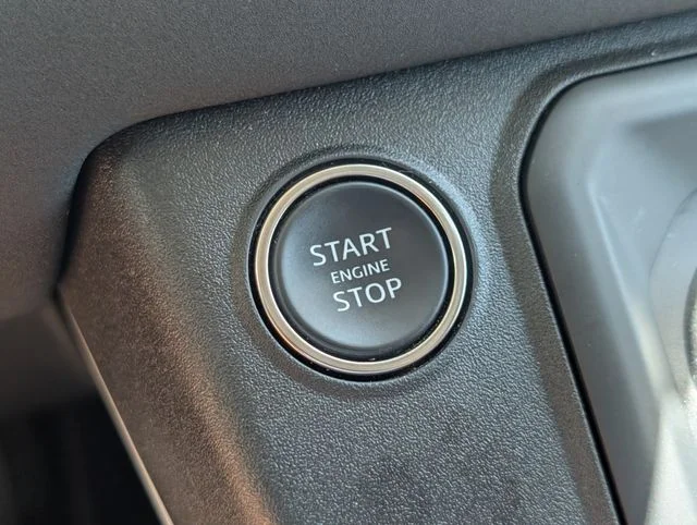 Used 2023  Land Rover S image 21