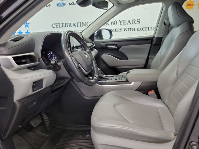 Used 2020 Black Toyota XLE image 8