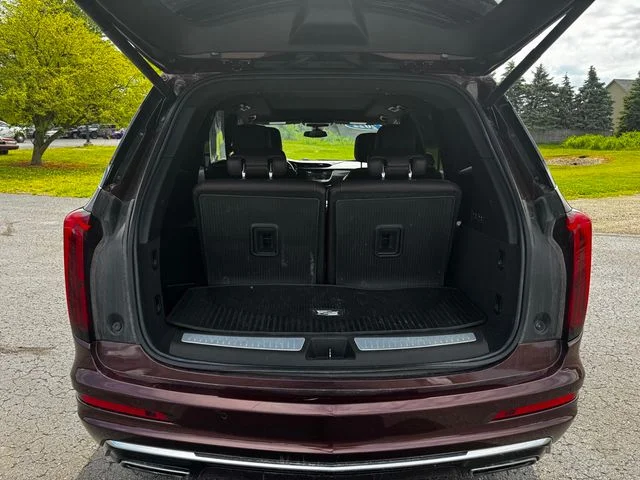 Certified Used 2022  Cadillac Premium Luxury image 18