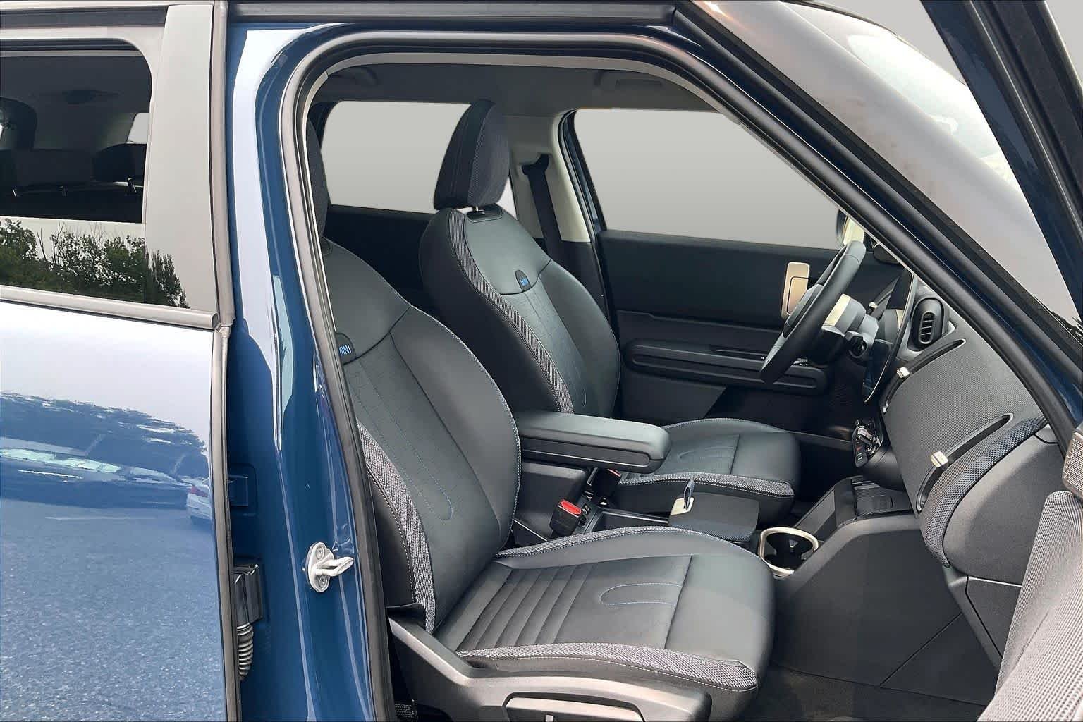 Used 2025 Indigo Sunset Blue Metallic MINI SE image 8